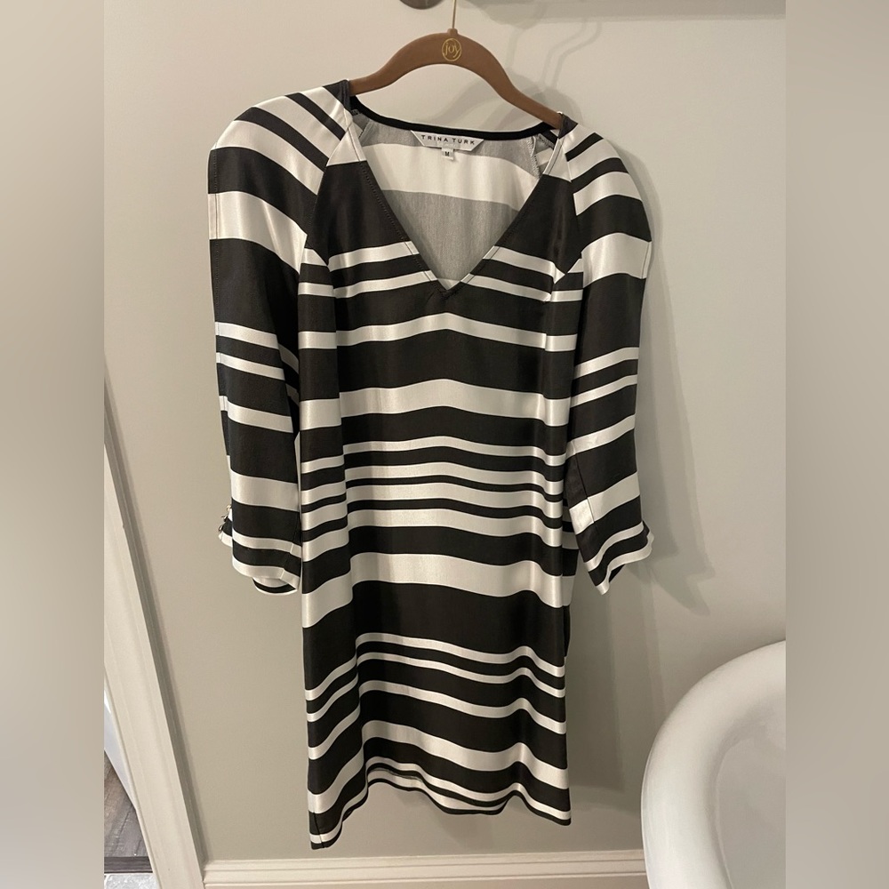 Trina Turk dress with open split sleeves.